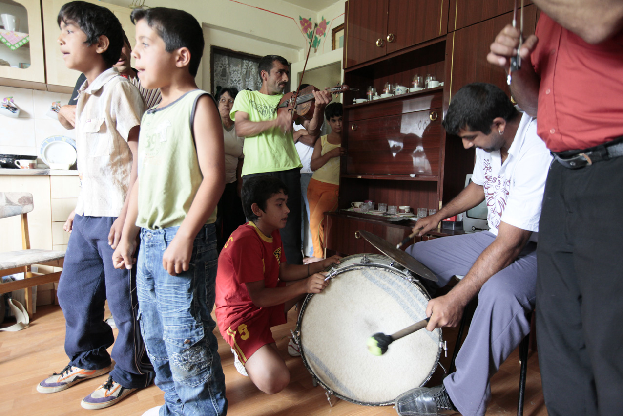 Pala late, pala late me merav